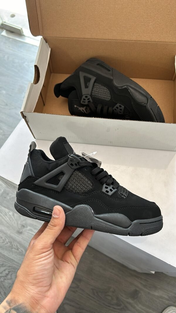 JORDAN Retro 4