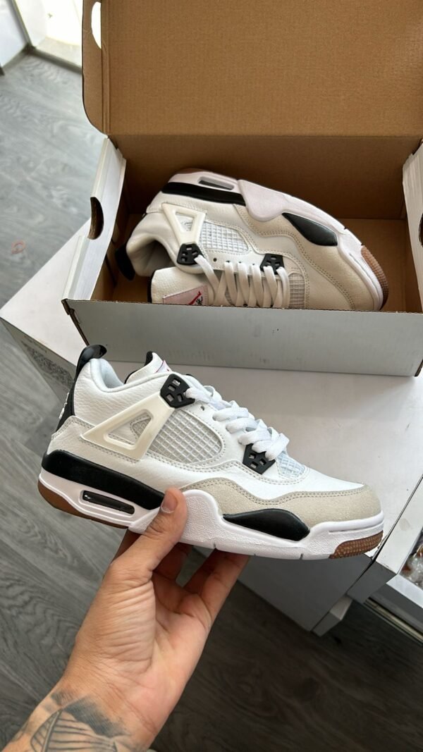 JORDAN Retro 4