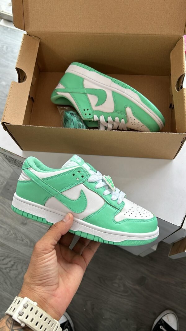 NIKE Dunk Green Glow