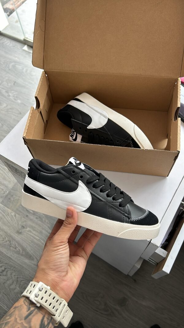 NIKE Blazer Jumbo 77