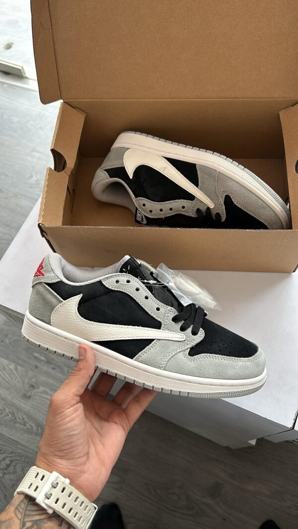 AIR JORDAN X TRAVIS SCOTT One Low Reverse Grey