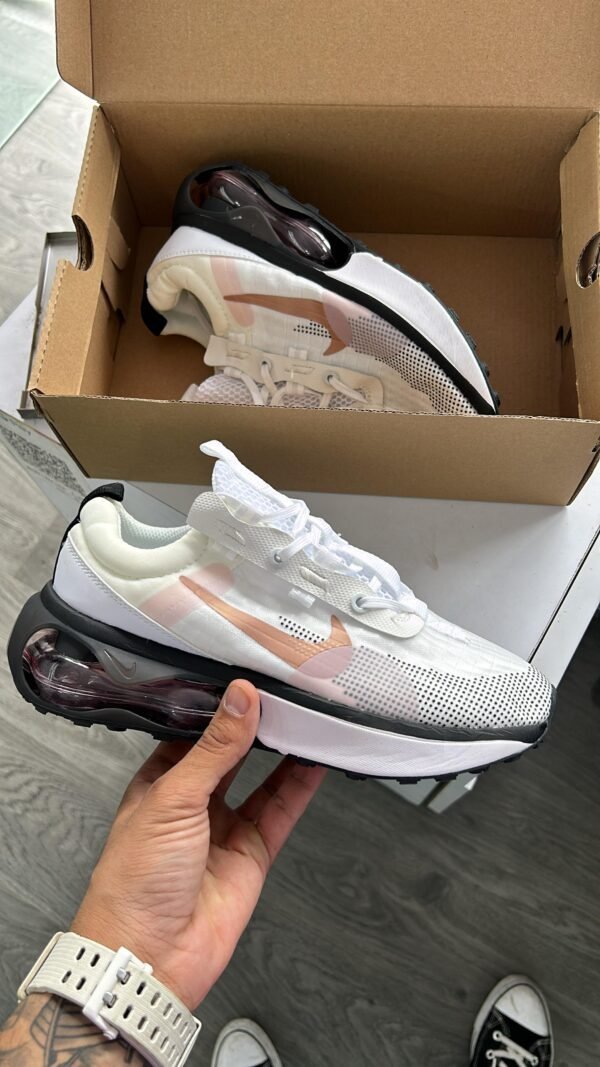 NIKE AIRMAX 2121