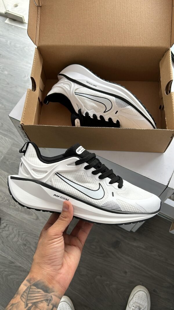 NIKE Zoom Pegasus