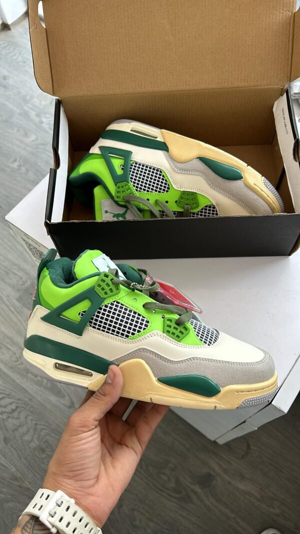 JORDAN Retro 4 Scyther