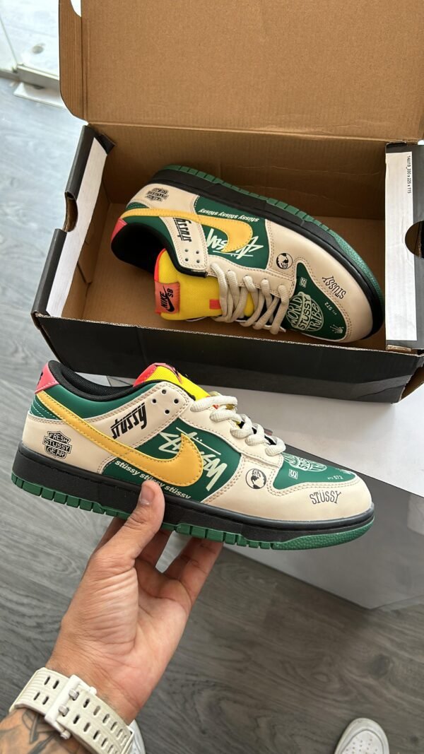 NIKE Dunk Stussy