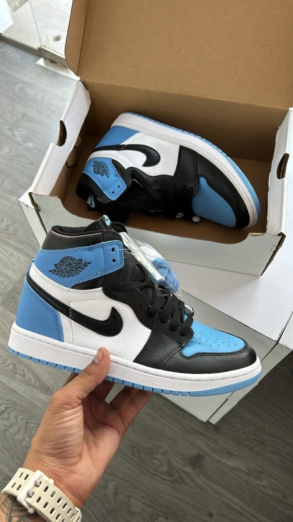 AIR JORDAN 1 High UNC Toe