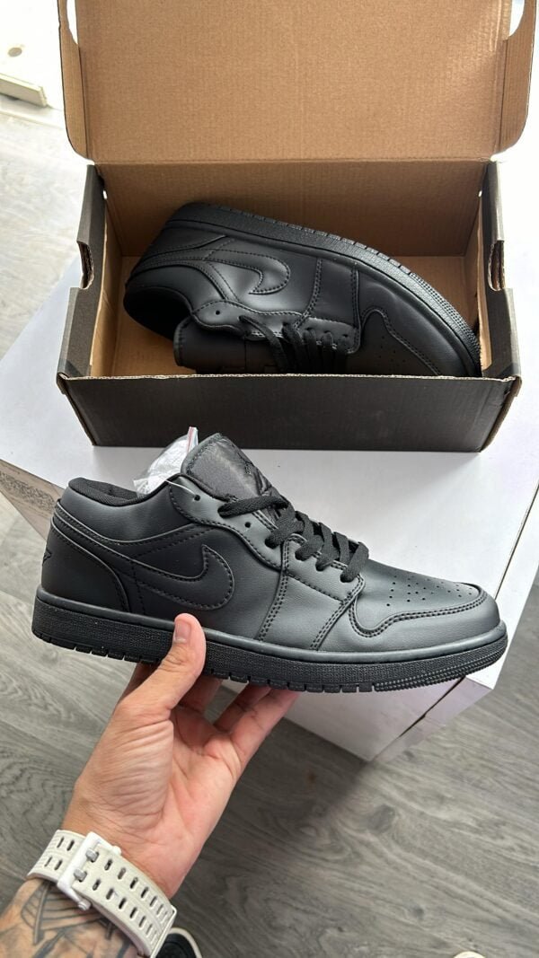 AIR JORDAN One Low "Triple Black"