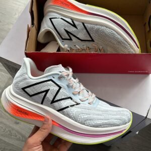 NEW BALANCE FuelCell SuperComp Trainer v2