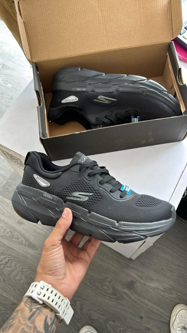SKECHERS Max Cushion Running