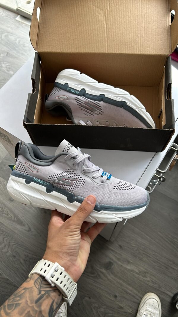 SKECHERS Max Cushion Running