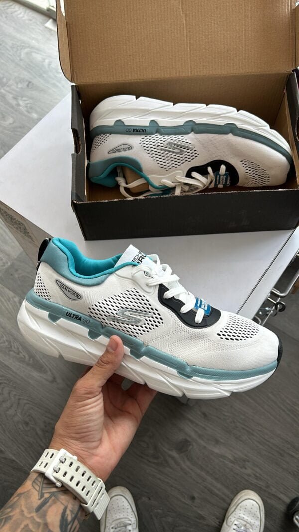 SKECHERS Max Cushion Running
