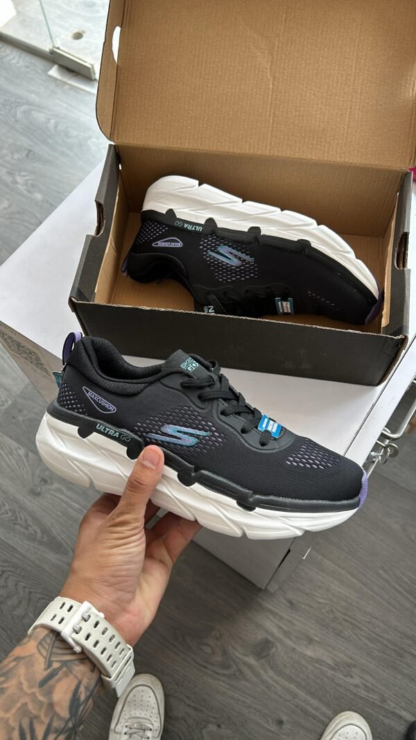 SKECHERS Max Cushion Running
