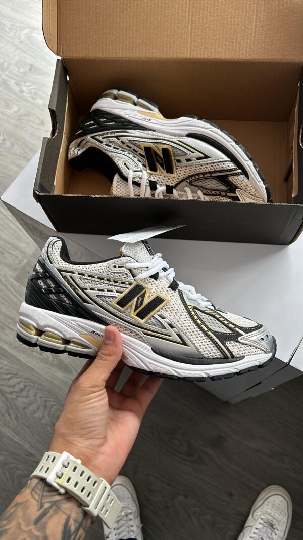 NEW BALANCE 1906R