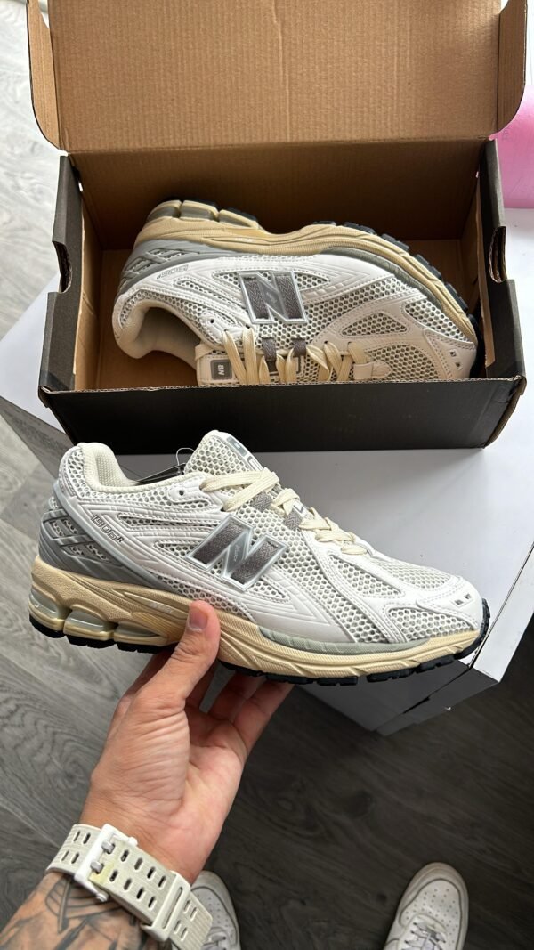 NEW BALANCE 1906R