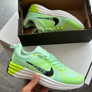 NIKE Lunar Roam Running