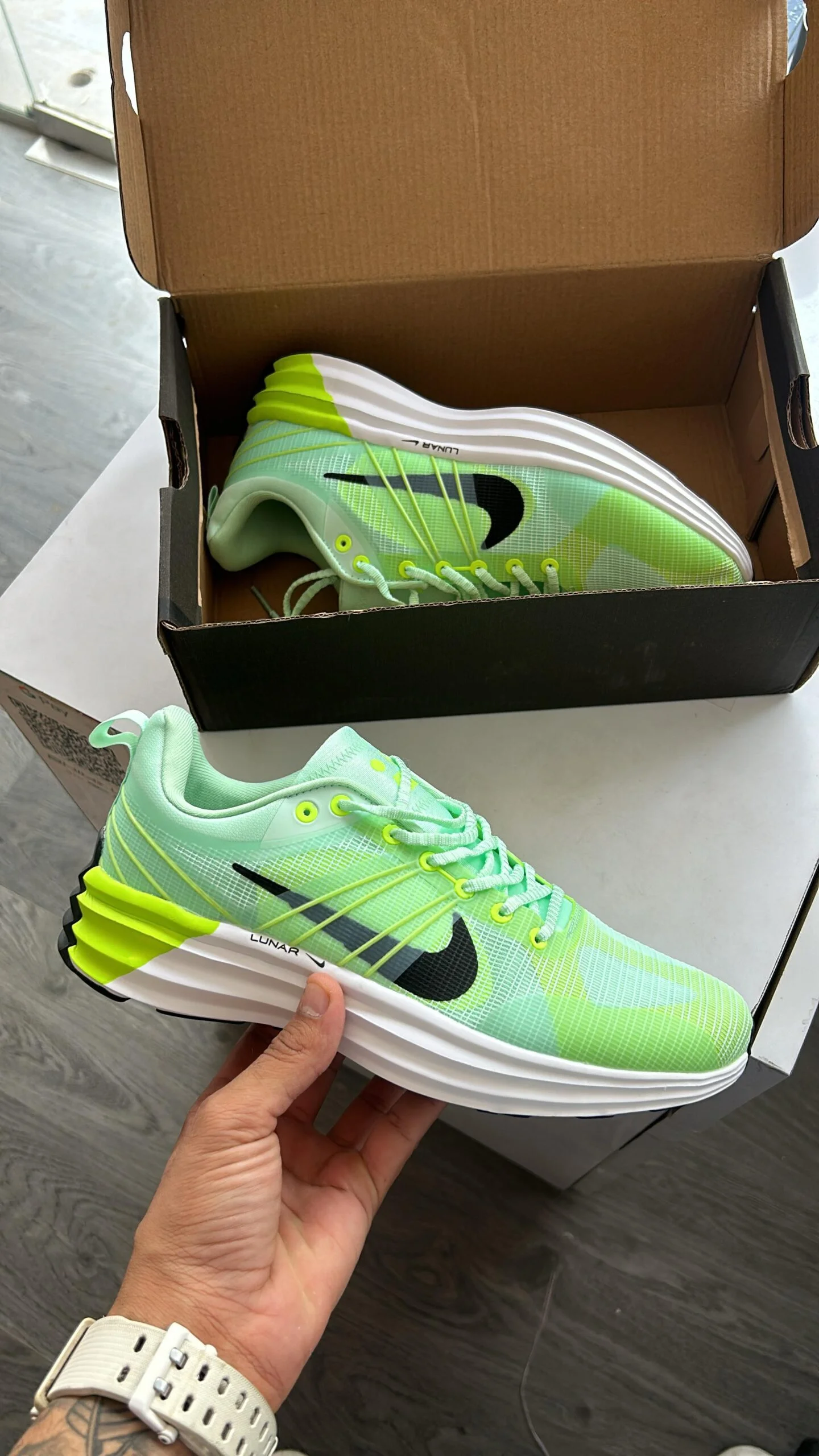 NIKE Lunar Roam Running