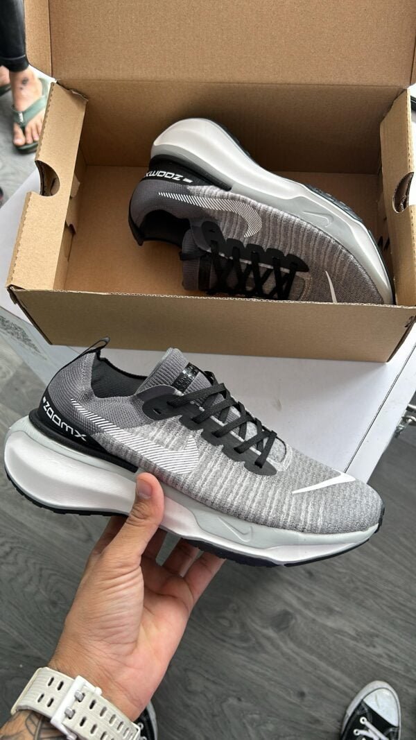 NIKE Invincible Run 3