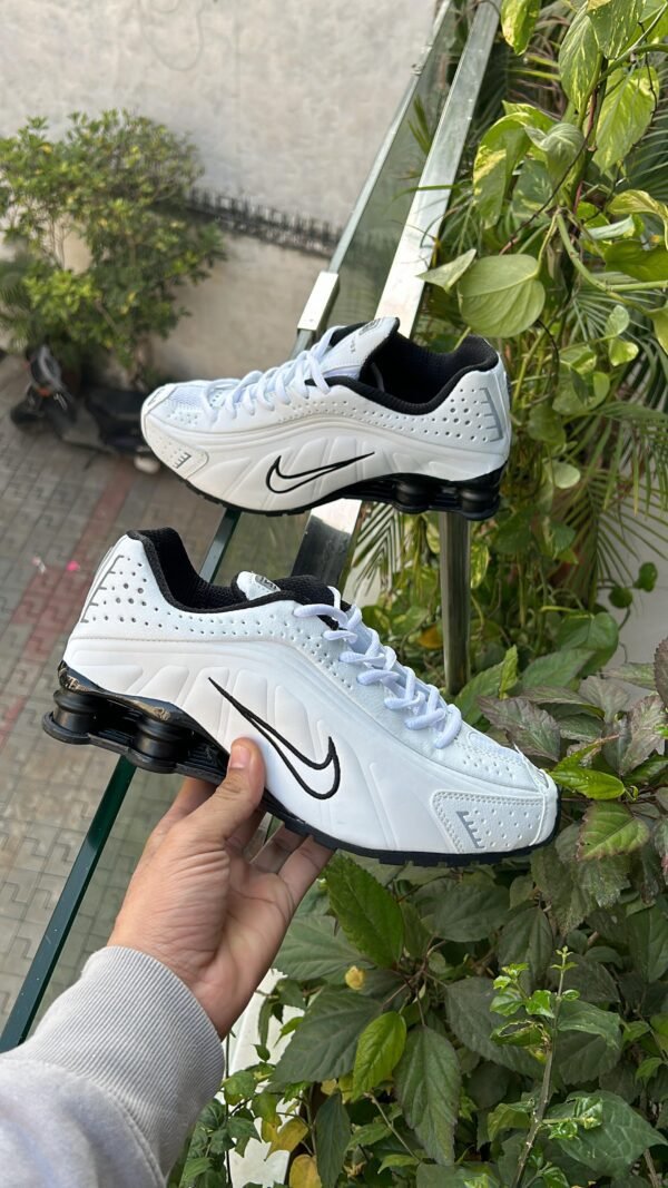 NIKE Shox
