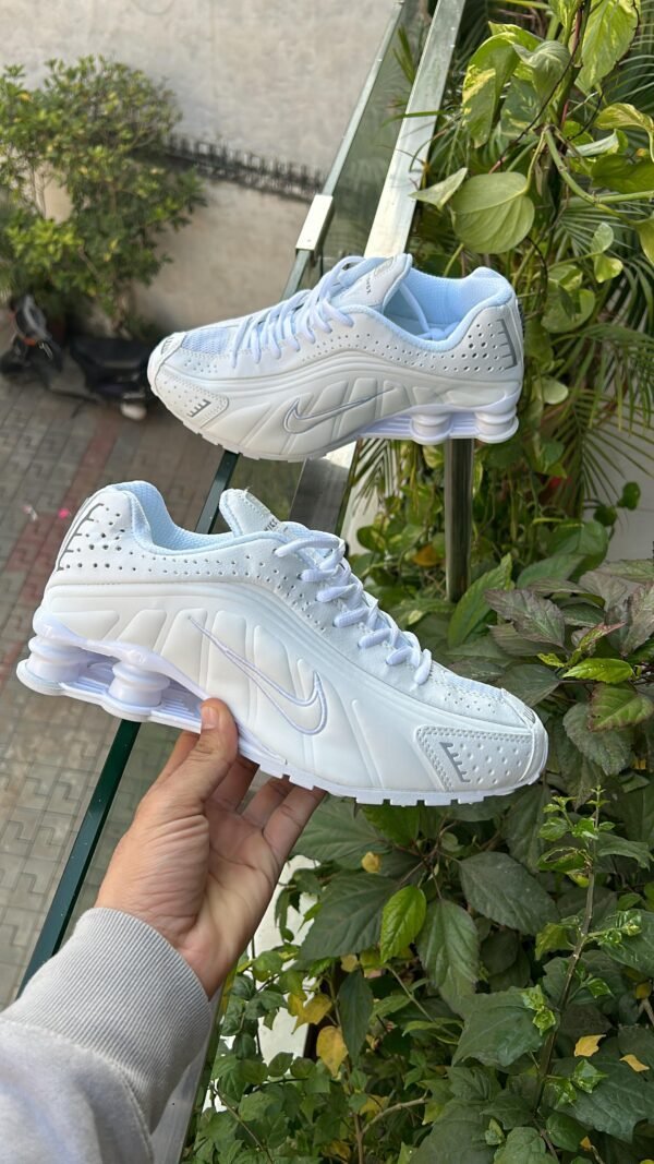 NIKE Shox