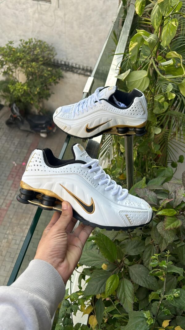 NIKE Shox