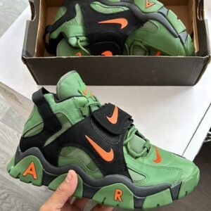 NIKE Air Barrage Mid