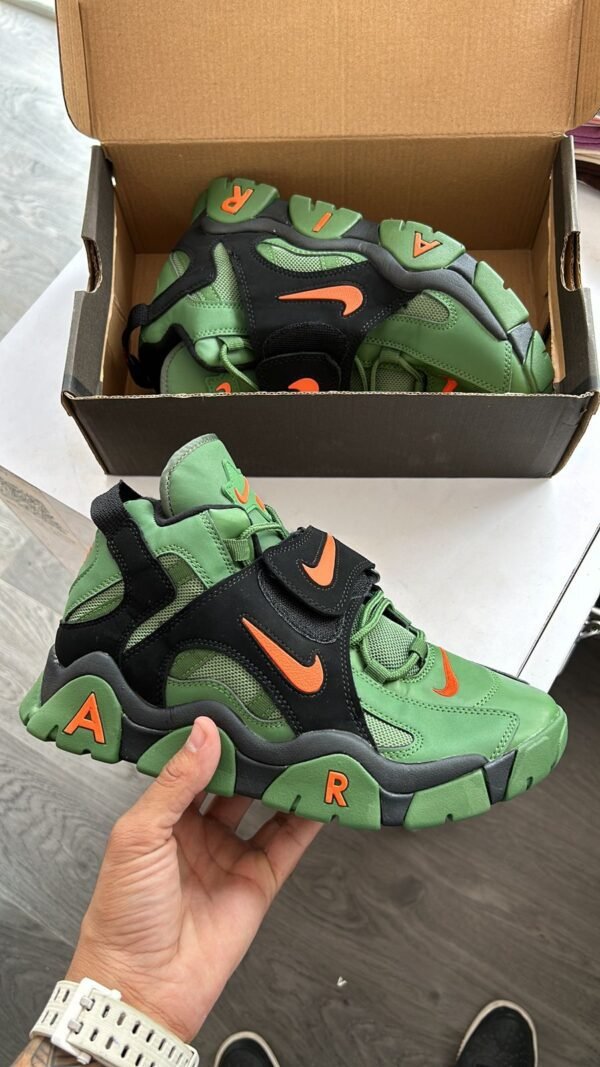 NIKE Air Barrage Mid