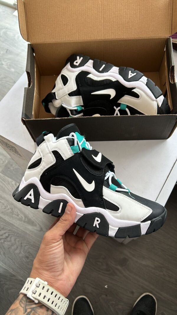 NIKE Air Barrage Mid