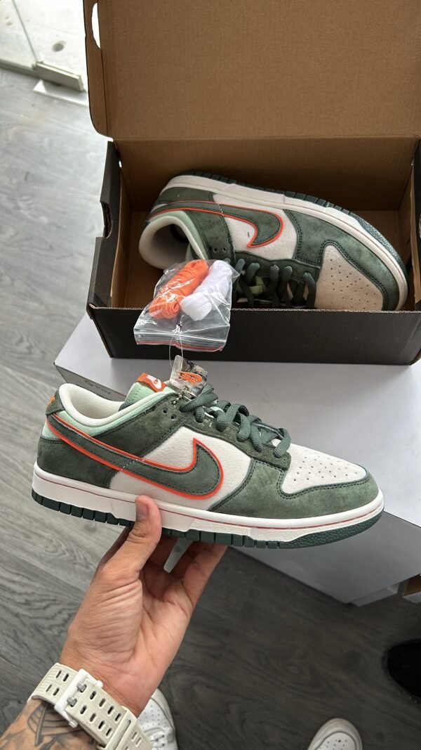 NIKE SB Dunk Custom Suede