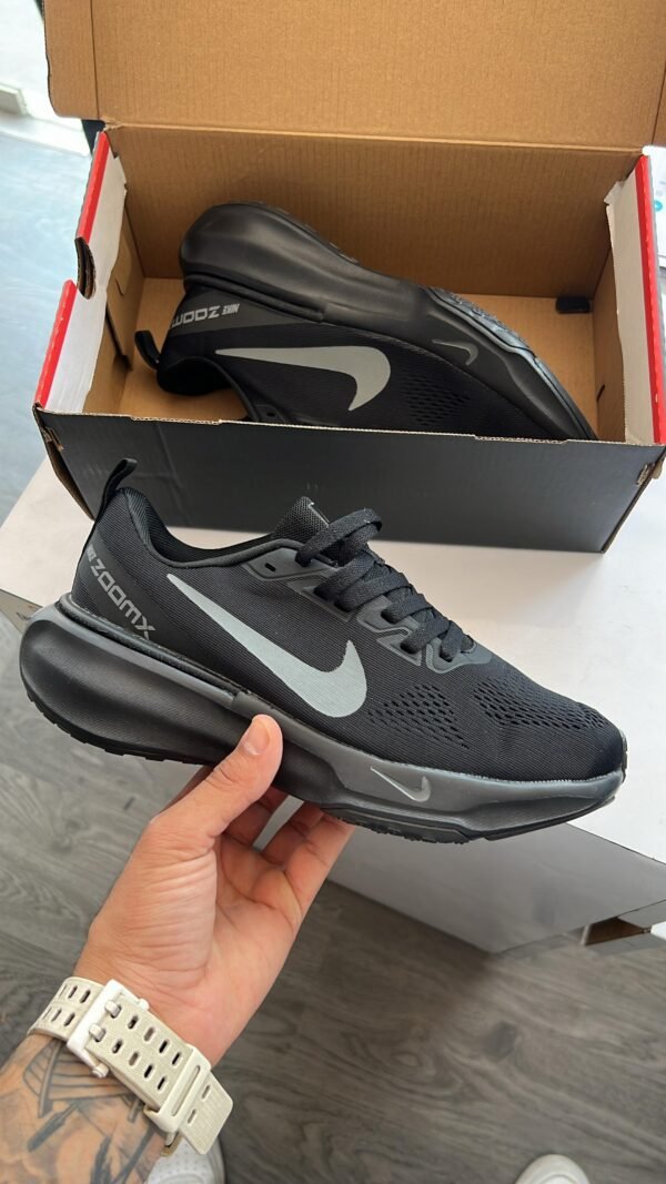 NIKE Invincible Run
