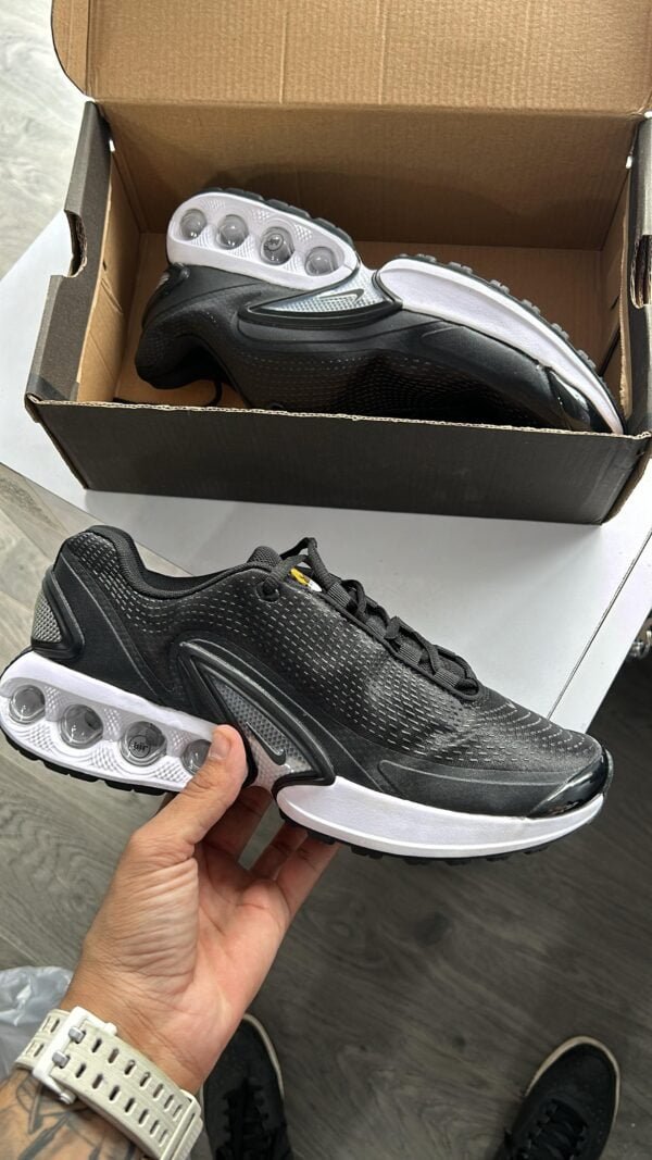 NIKE AIRMAX DN 24