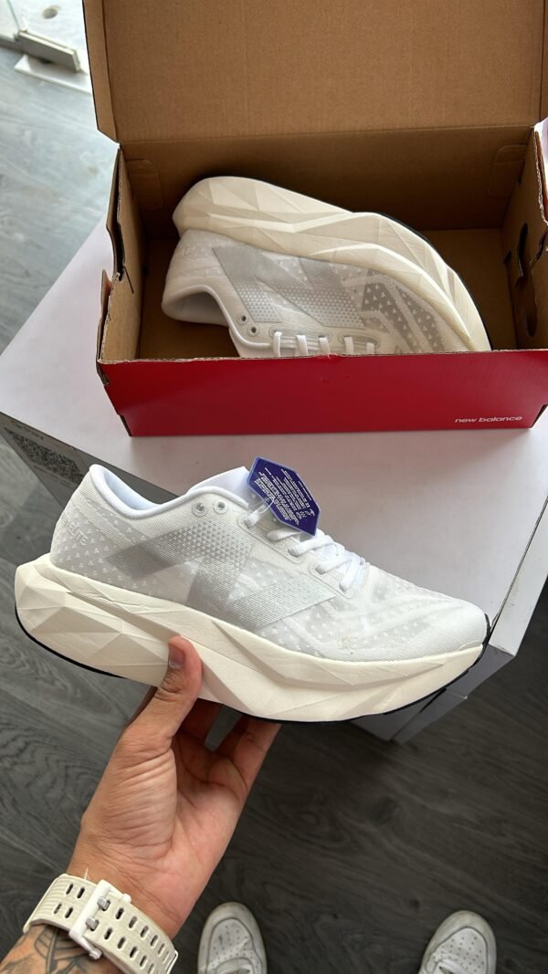 NEW BALANCE FuelCell SuperComp Elite V4