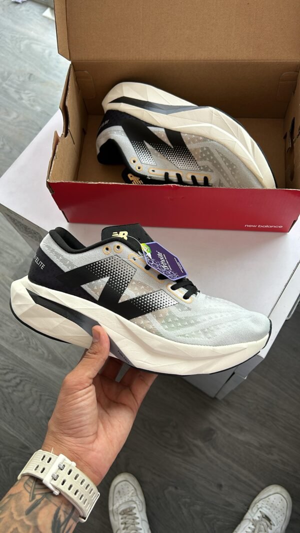 NEW BALANCE FuelCell SuperComp Elite V4