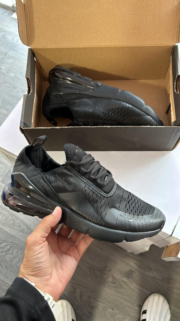 NIKE AirMax 270