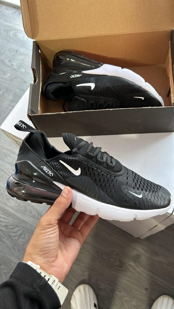 NIKE AirMax 270