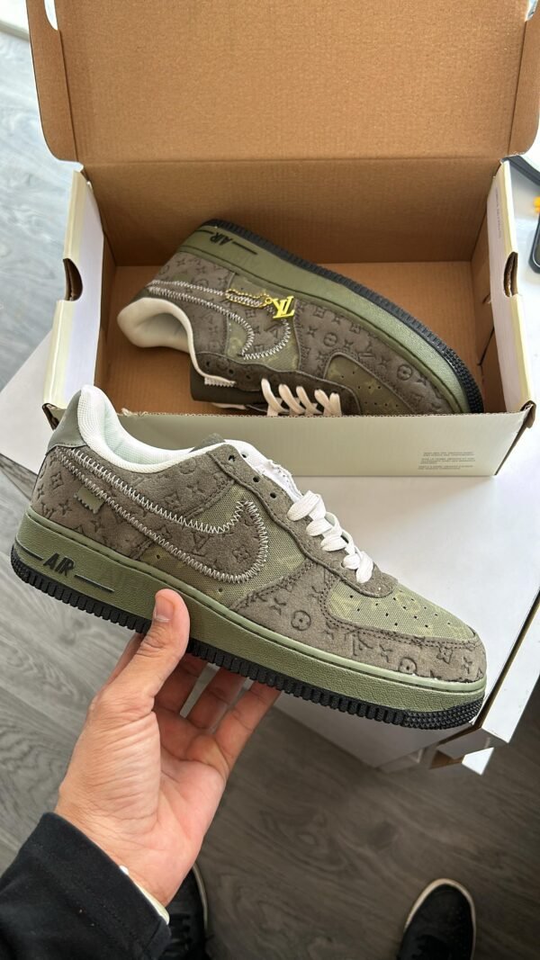 LOUIS VUITTON X NIKE AirForce One Customs