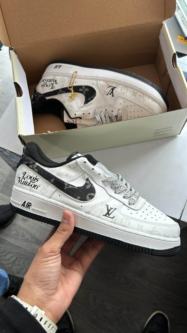 LOUIS VUITTON X NIKE AirForce One Customs