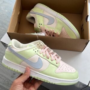 NIKE SB Dunk Soft Pink