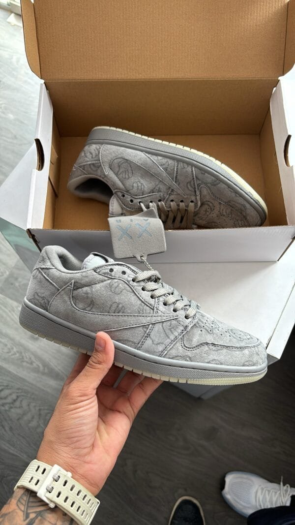 JORDAN One Low X KAWS X TRAVIS SCOTT