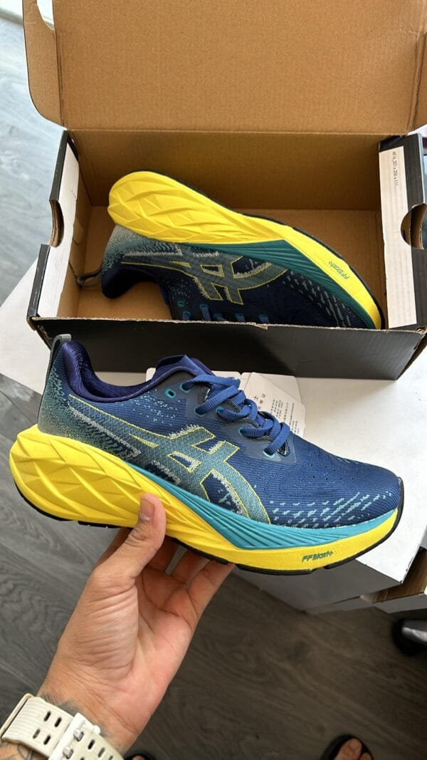 ASICS Novablast 4 Running