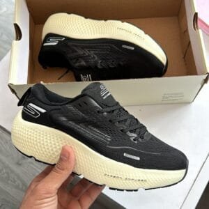 SKECHERS Go Run Max Road 6