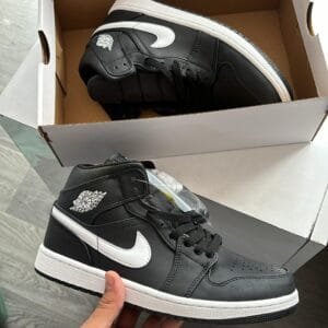 AIR JORDAN One Mid Black&White