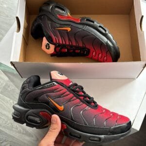 NIKE Air Max Plus