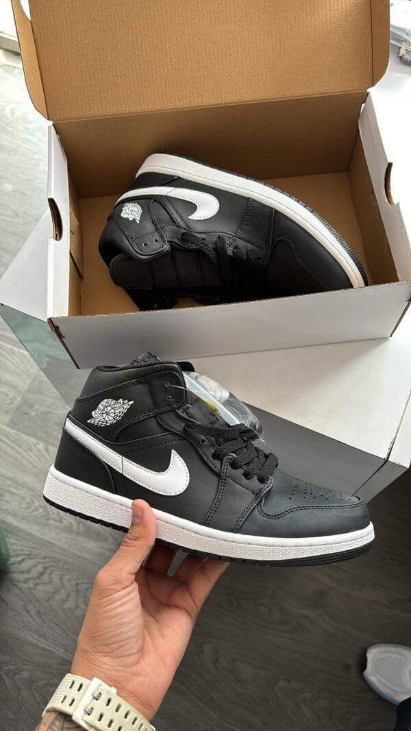AIR JORDAN One High & Mid