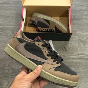 AIR JORDAN X TRAVIS SCOTT One Low Velvet Brown