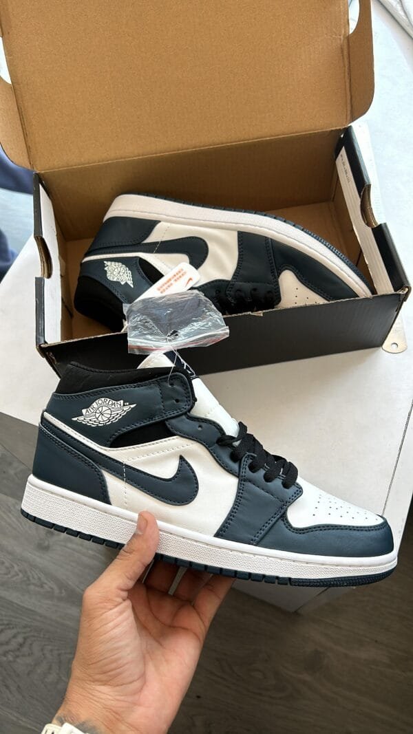 AIR JORDAN One High & Mid