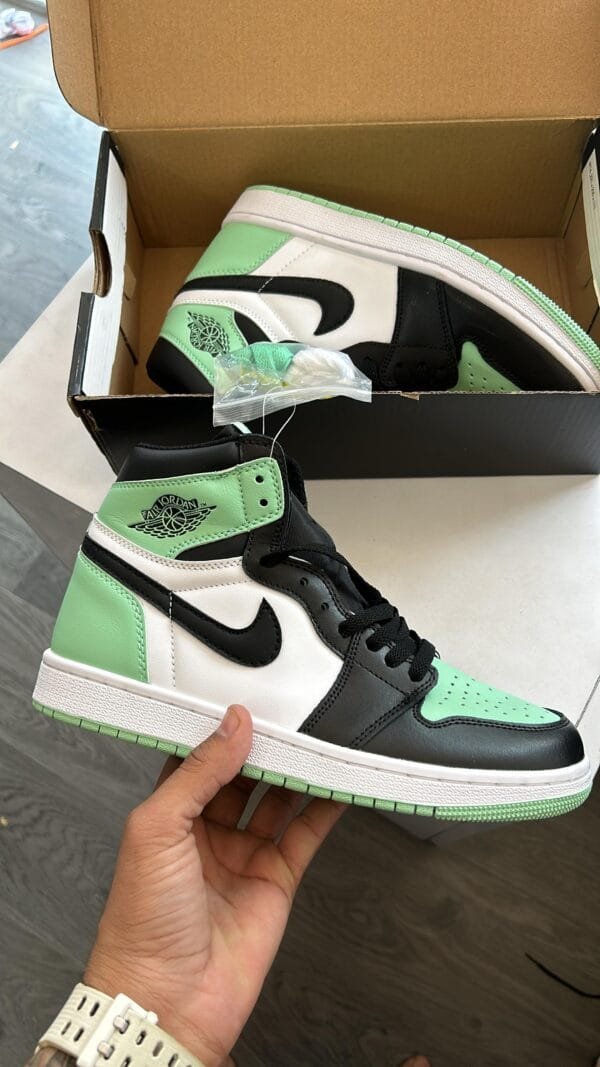 AIR JORDAN One High & Mid