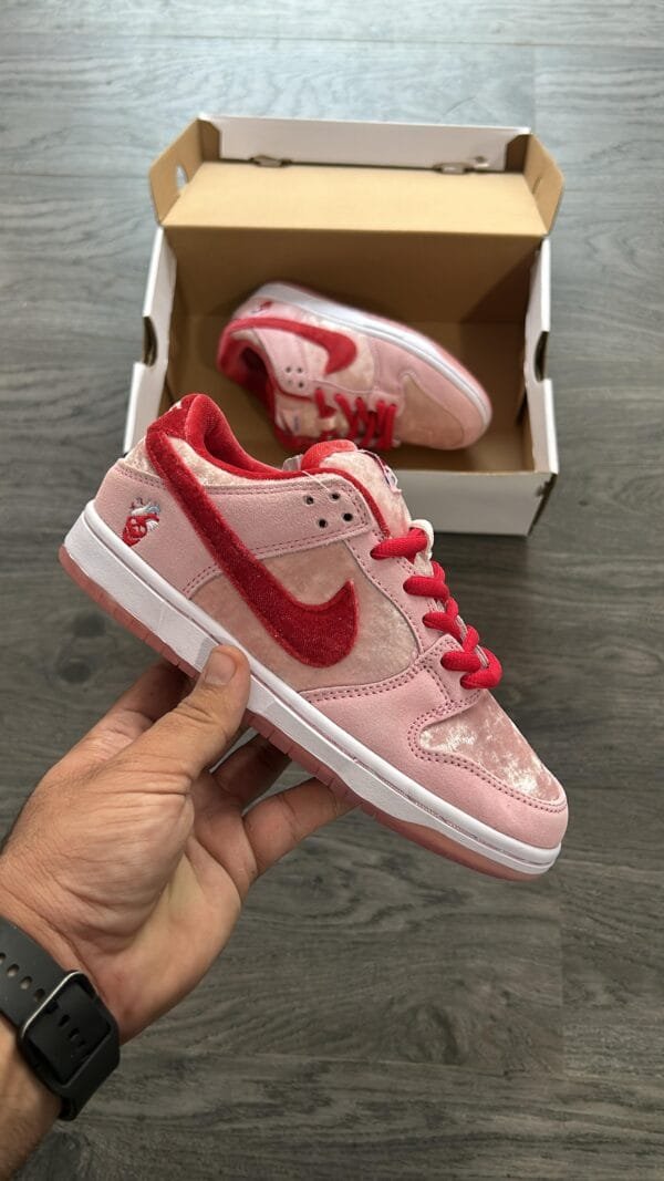 NIKE Dunks Limited Edition Series