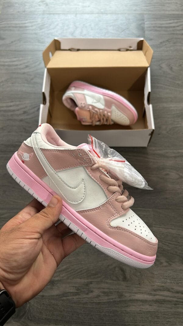 NIKE Dunks Limited Edition Series