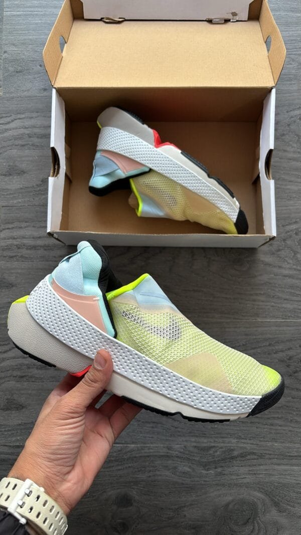 NIKE FlyEase