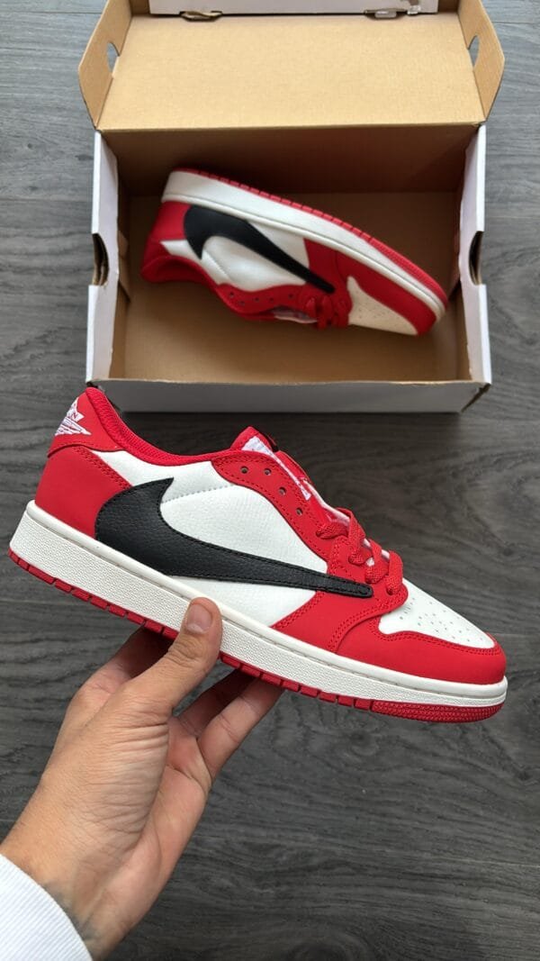 AIR JORDAN X TRAVIS SCOTT One Low "Chicago Concept"